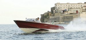 inboard center console boat / classic / 9-person max. / custom