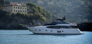 cruising motor yacht / flybridge / with 3 or 4 cabins