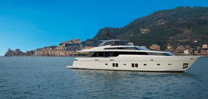 sport super-yacht / flybridge / planing hull / 5-cabin