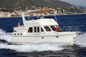 inboard trawler / flybridge
