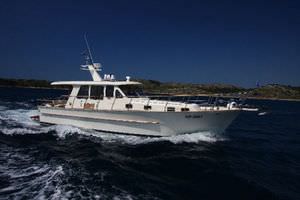 inboard express cruiser / downeast / 14-person max. / 2-cabin