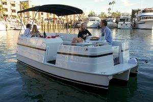 outboard pontoon boat / tri-tube / 9-person max.
