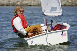 children's sailing dinghy / single-handed / regatta / catboat