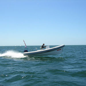 inflatable boat with jockey console / center console / semi-rigid / 6-person max.