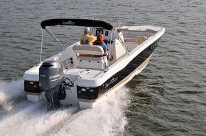 outboard deck boat / sport-fishing / 10-person max.