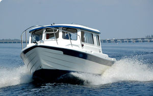 outboard cruising fishing boat