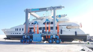 remotely controlled travel lift