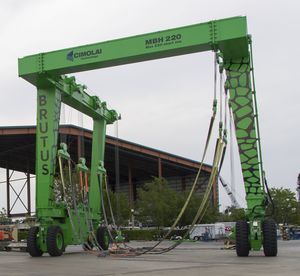 remotely controlled travel lift / four-wheel drive