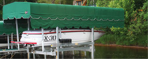 boat elevator / sheltered