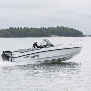 outboard center console boat / center console / open / ski