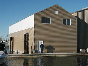 boat shelter / floating