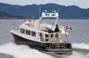 offshore luxury yacht / flybridge / aluminum / planing hull
