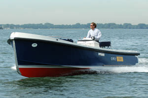 inboard center console boat / classic