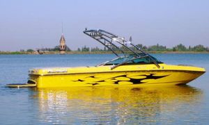 inboard runabout / bow-rider / wakeboard / 15-person max.