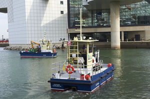 inboard work barge / hydro-jet