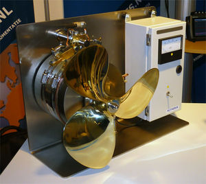 propeller shaft grounding system / ship