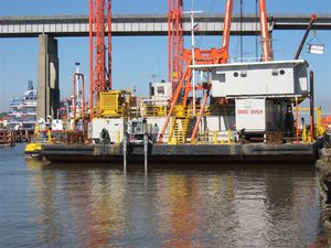 barge propulsion system / hydraulic / deck-mounted