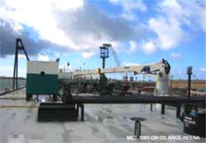 ship crane / deck / boom