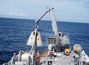 AUV launch and recovery system / for ROVs