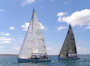 one-design sailboat / cruising-racing / open transom