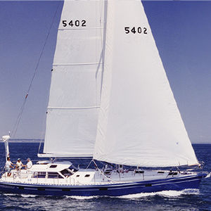 cruising sailing yacht / deck saloon