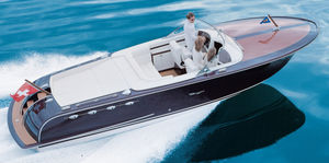 inboard runabout / classic
