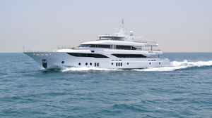 cruising mega-yacht / flybridge