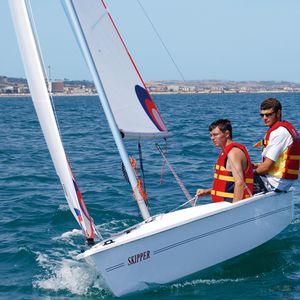 double-handed sailing dinghy / recreational / symmetric spinnaker