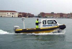 outboard rescue boat / inflatable boat / semi-rigid / with enclosed cockpit