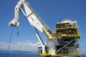 ship crane / deck / active heave compensation / knuckle boom