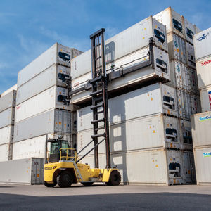 empty container handler / with side-lift spreader