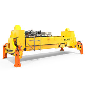 loaded container spreader / ship-to-shore crane / telescopic / electro-hydraulic