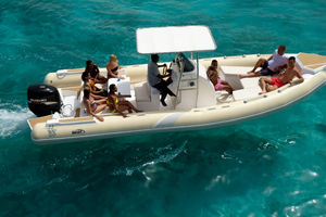 outboard inflatable boat / twin-engine / rigid / center console