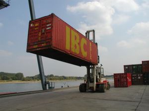 container spreader / reach-stacker / telescopic