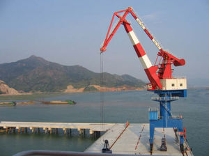 grab ship unloader / level luffing type