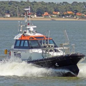 pilot boat / inboard / self-righting