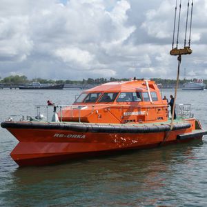 search and rescue boat / inboard