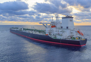oil tanker cargo ship / VLCC / ULCC
