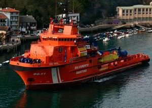 anchor-handling tugboat (AHT) offshore support vessel