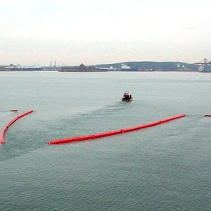 deployment system / oil boom