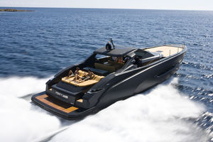 cruising motor yacht / open / soft-top / displacement hull