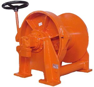 ship winch / towing / hydraulic drive / single-drum