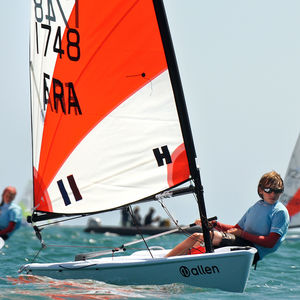 single-handed sailing dinghy / children's / instructional / regatta