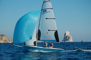 double-handed sailing dinghy / instructional / asymmetric spinnaker