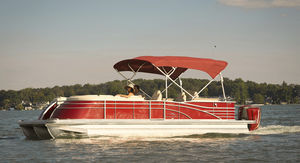 outboard pontoon boat / tri-tube