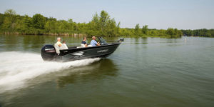 outboard bay boat / dual-console / sport-fishing / 7-person max.