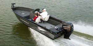 outboard bay boat / side console / sport-fishing / 5-person max.
