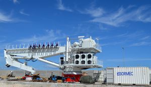 ship crane / deck / knuckle boom