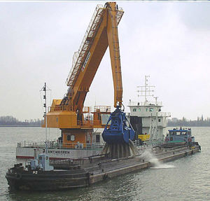 floating dock crane / luffing jib / for heavy loads