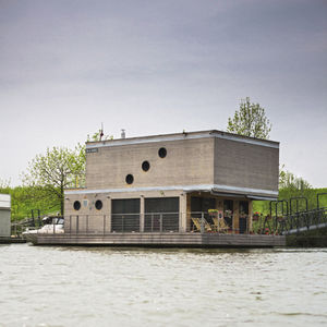 floating house